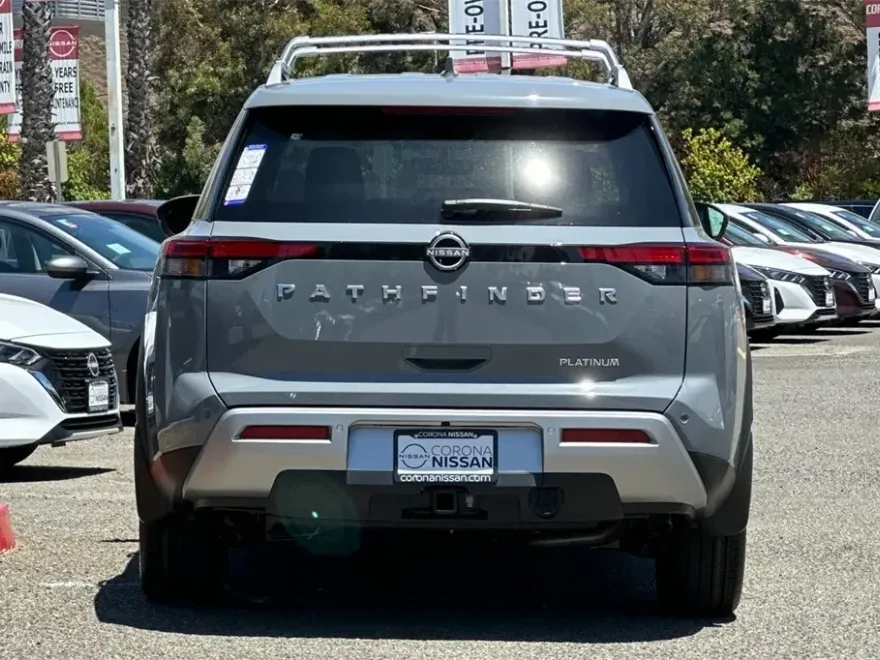 2025 Nissan Pathfinder Platinum photo 1