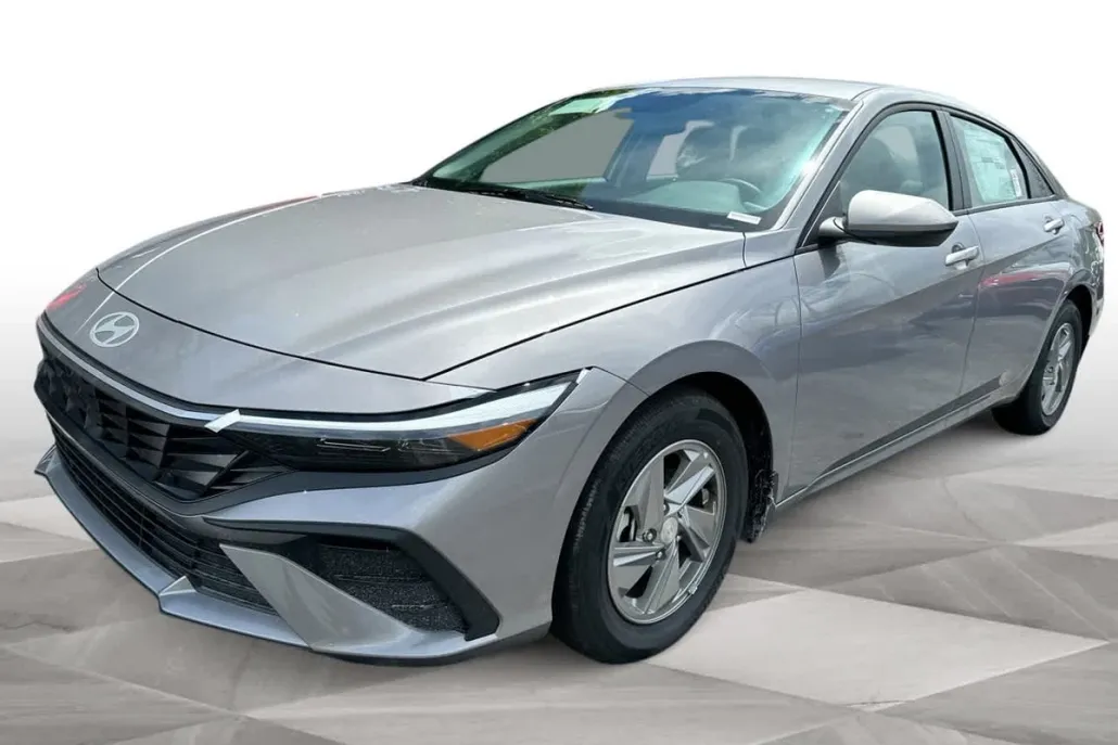 2025 Hyundai Elantra SE photo 1