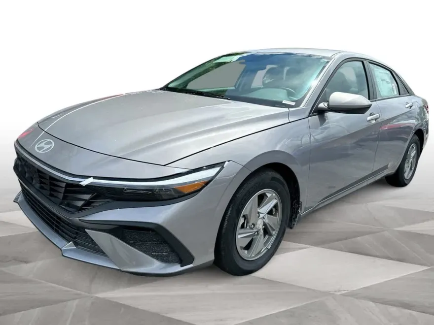 2025 Hyundai Elantra SE photo 1