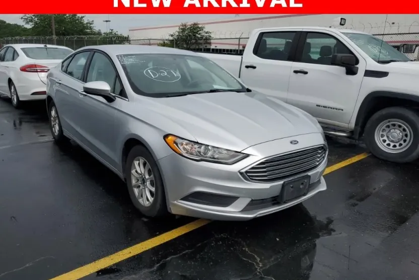 2017 Ford Fusion S photo 1