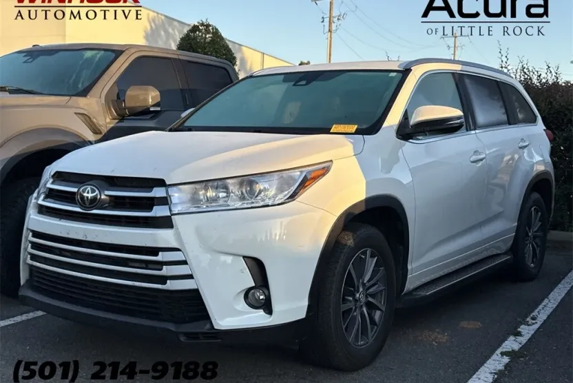 2017 Toyota Highlander XLE photo 1