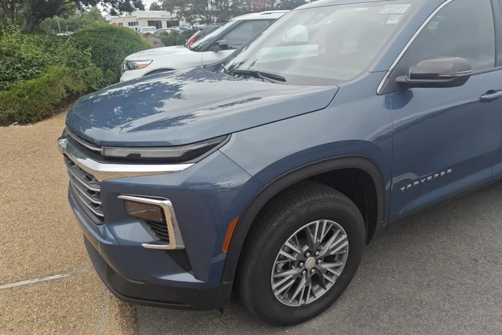 2025 Chevrolet Traverse 1LT photo 1