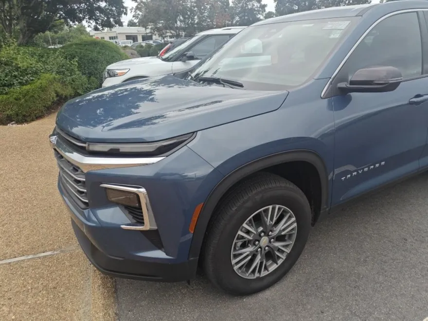2025 Chevrolet Traverse 1LT photo 1