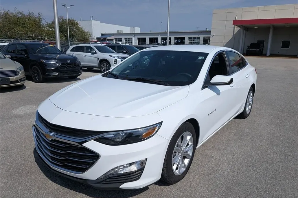 2024 Chevrolet Malibu 1LT photo 1