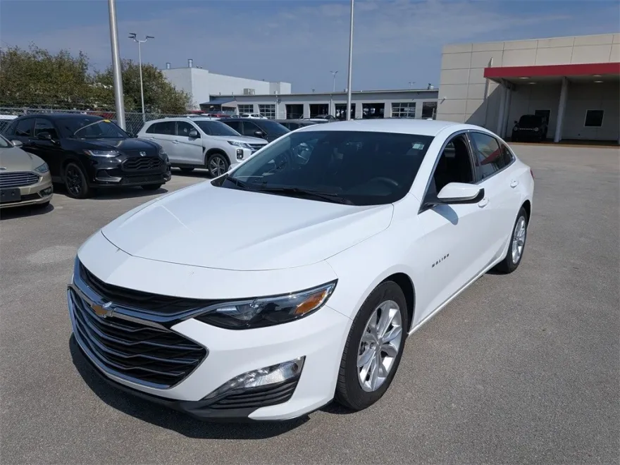 2024 Chevrolet Malibu 1LT photo 1
