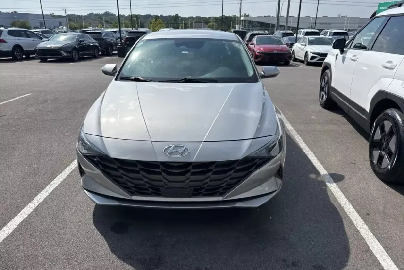 2022 Hyundai Elantra SEL Convenience photo 1