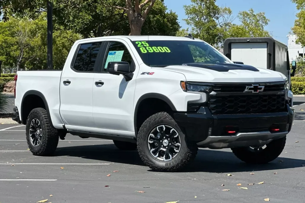 2025 Chevrolet Silverado 1500 ZR2 photo 1