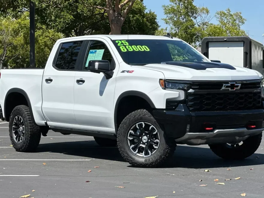 2025 Chevrolet Silverado 1500 ZR2 photo 1