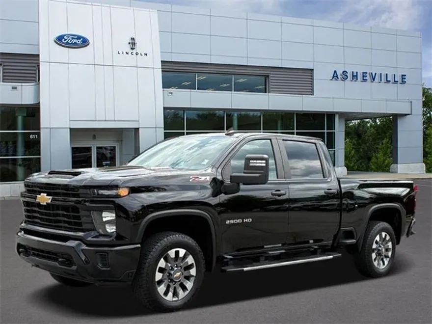 2024 Chevrolet Silverado Custom photo 1