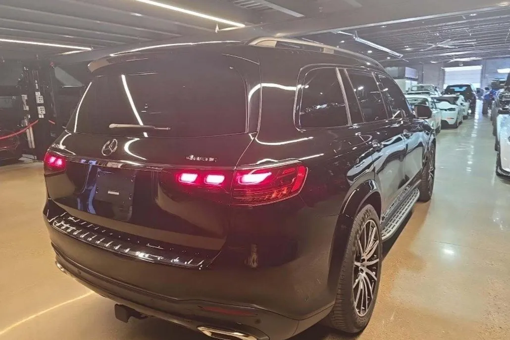 2025 Mercedes Benz GLS 580 4MATIC photo 1