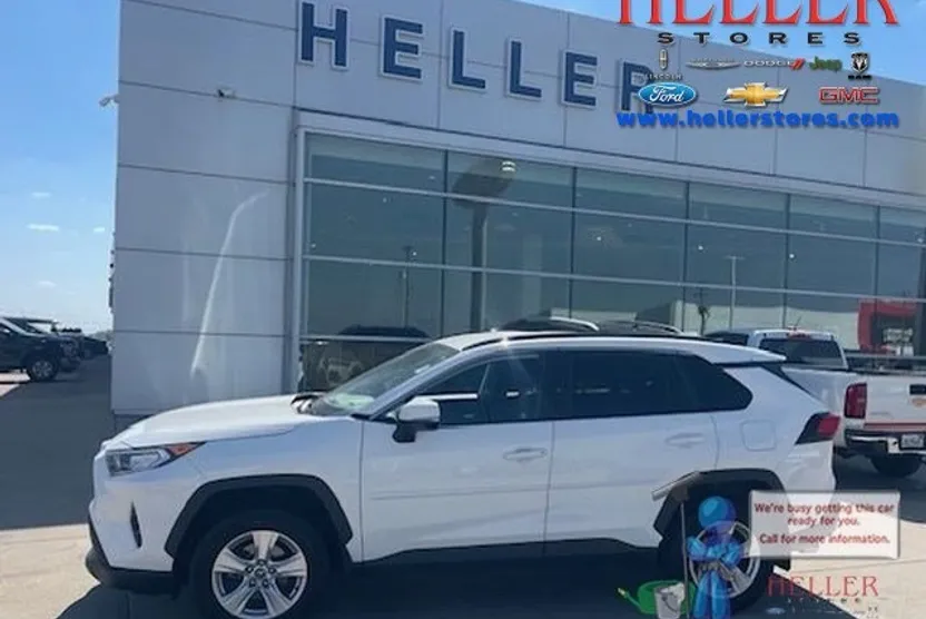 2020 Toyota RAV4 XLE photo 1