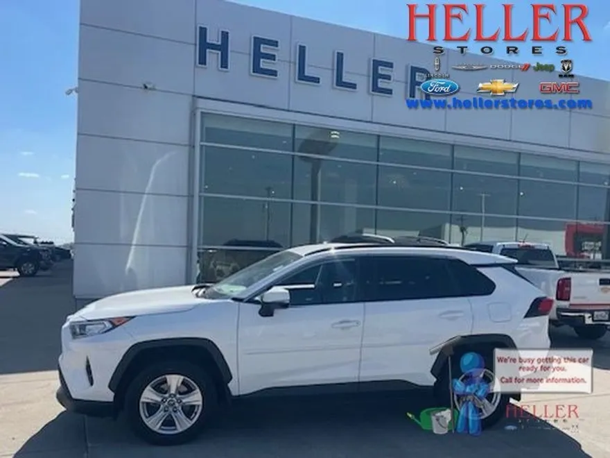 2020 Toyota RAV4 XLE photo 1