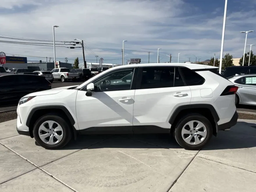 2024 Toyota RAV4 LE photo 1