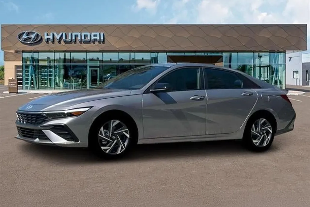 2025 Hyundai Elantra SEL Sport photo 1