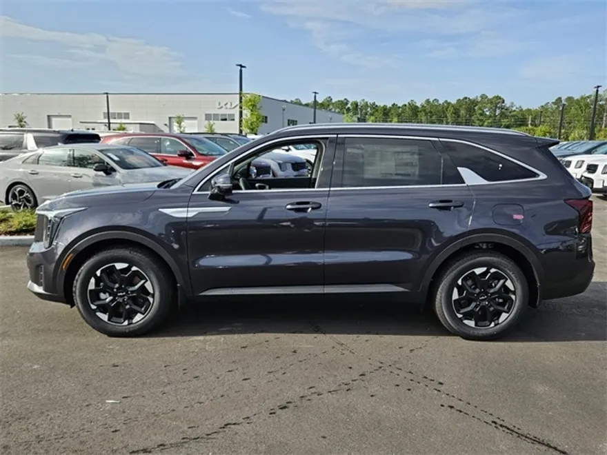 2025 Kia Sorento S photo 1
