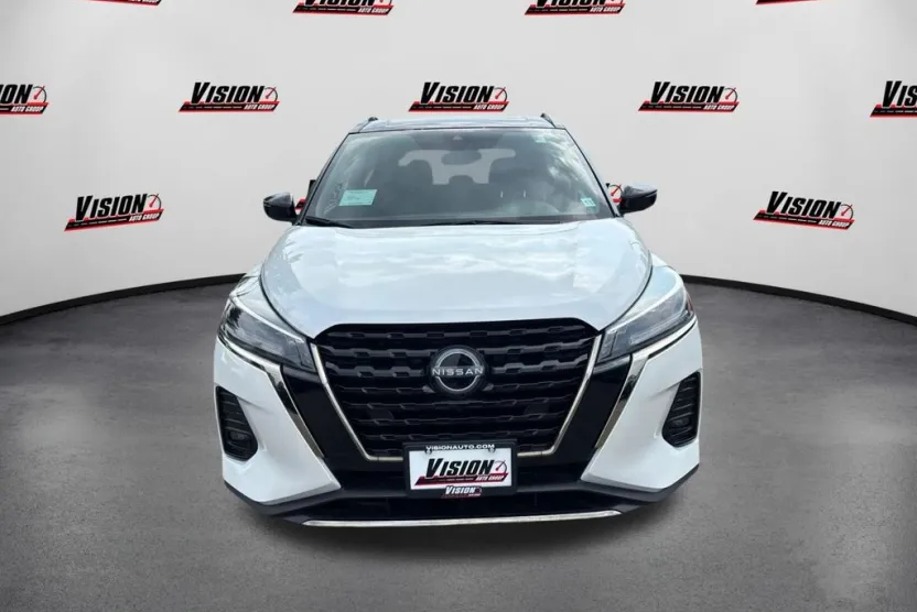 2024 Nissan Kicks SR photo 1