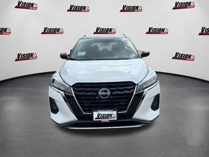 2024 Nissan Kicks SR photo 1