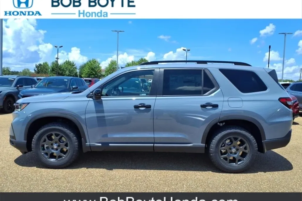 2025 Honda Pilot TrailSport photo 1