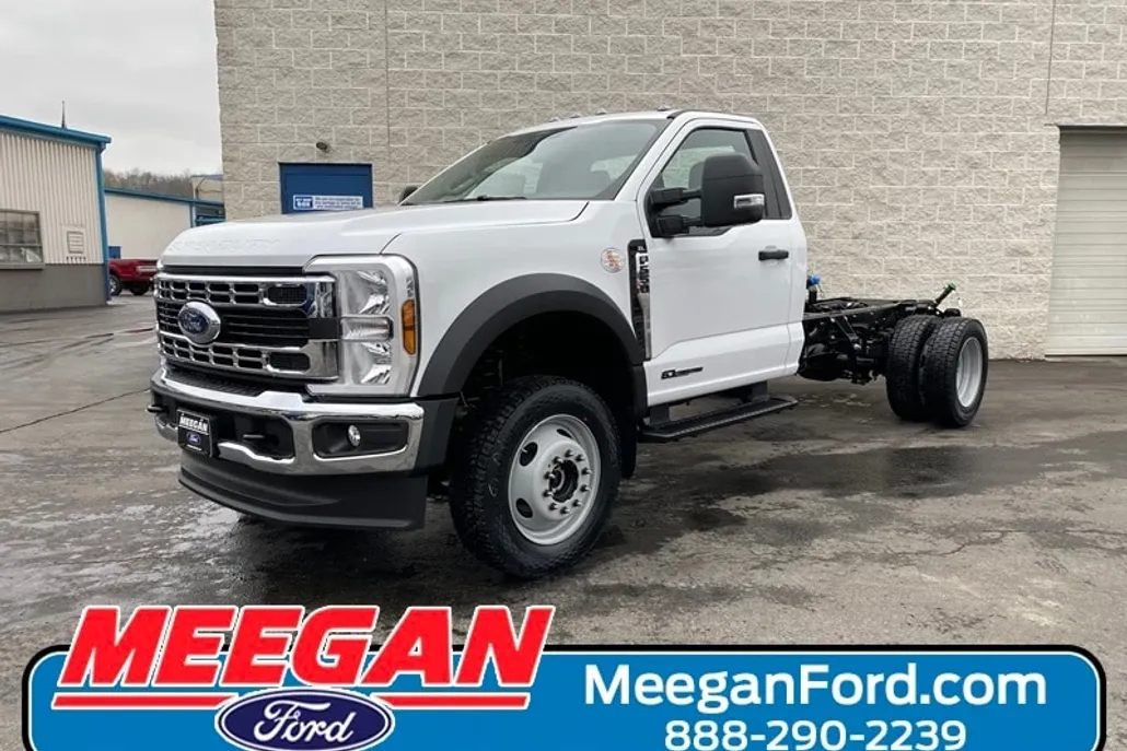 2025 Ford F-550 XL photo 1