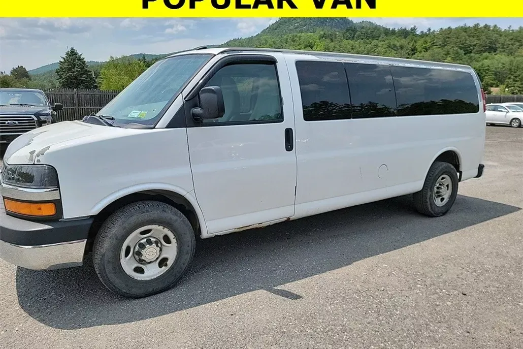2011 Chevrolet Express 3500 LT Passenger Van photo 1