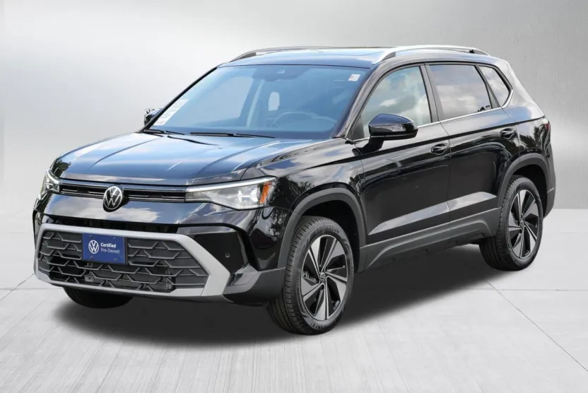 2025 Volkswagen Taos SE photo 1