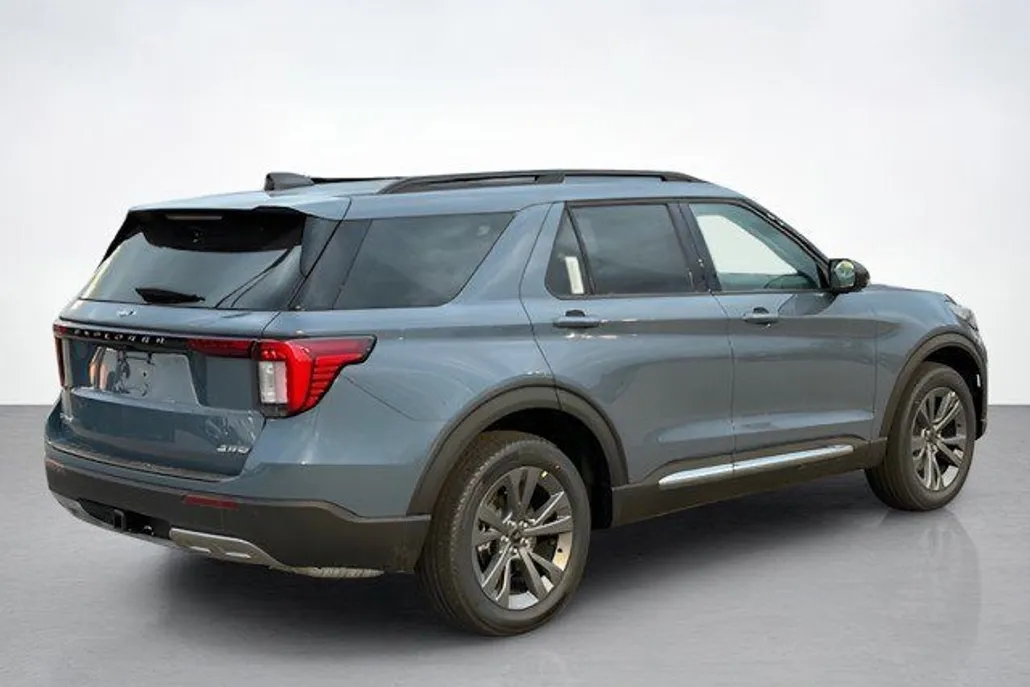 2025 Ford Explorer photo 1