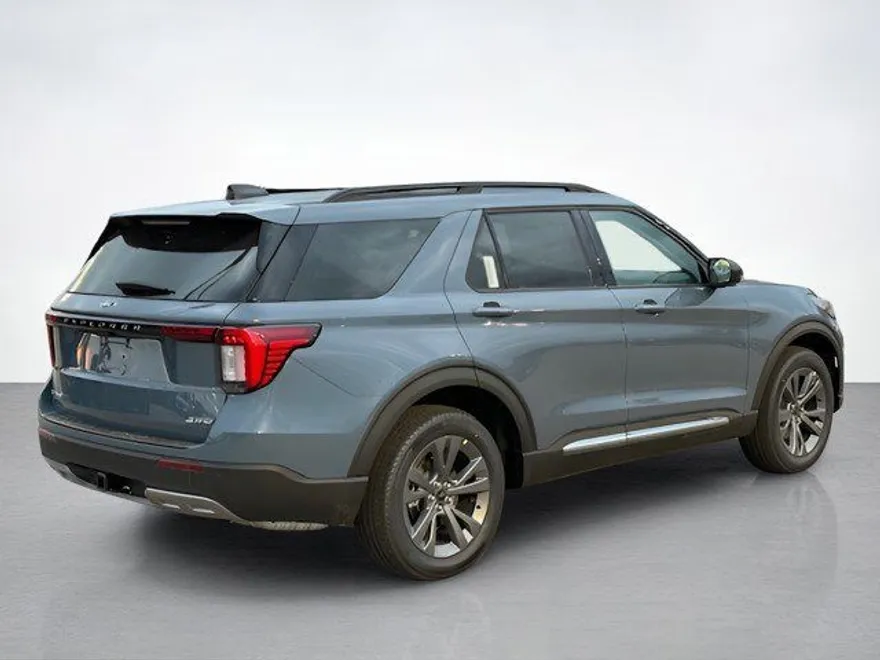 2025 Ford Explorer photo 1