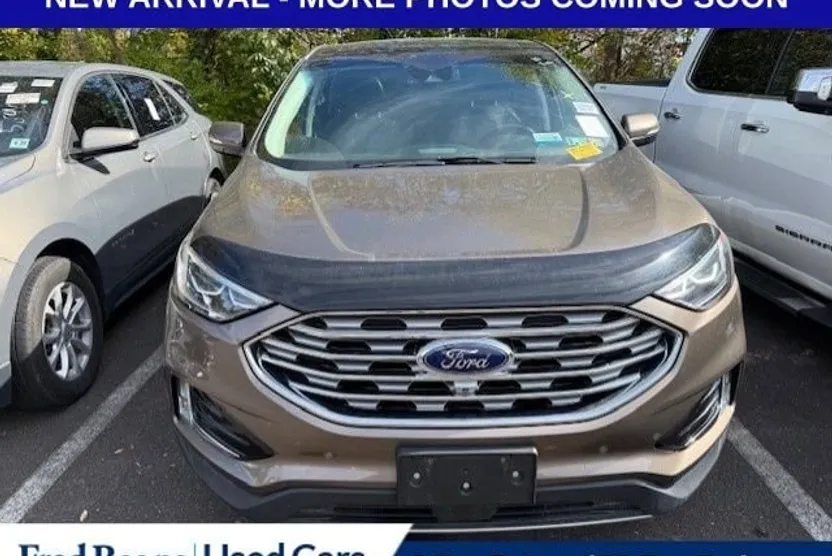 2019 Ford Edge Titanium photo 1