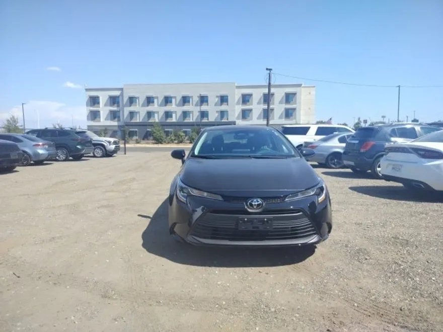 2025 Toyota Corolla LE photo 1