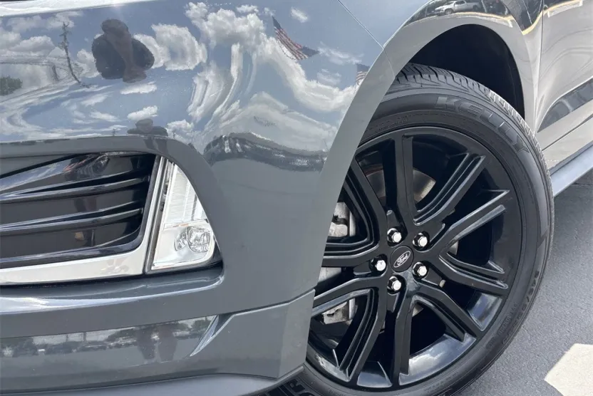 2021 Ford Edge ST photo 1