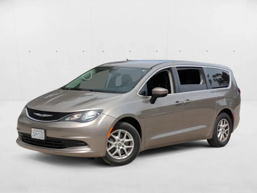 2017 Chrysler Pacifica LX photo 1