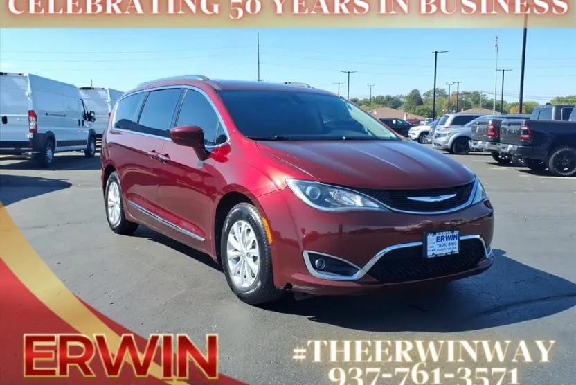 2018 Chrysler Pacifica Touring L photo 1