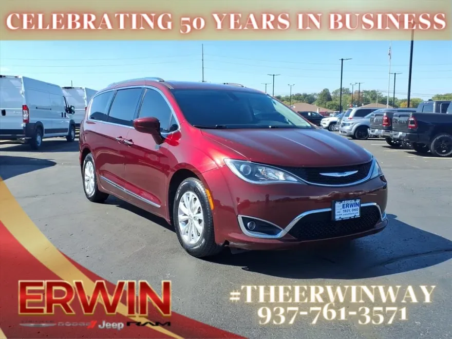 2018 Chrysler Pacifica Touring L photo 1