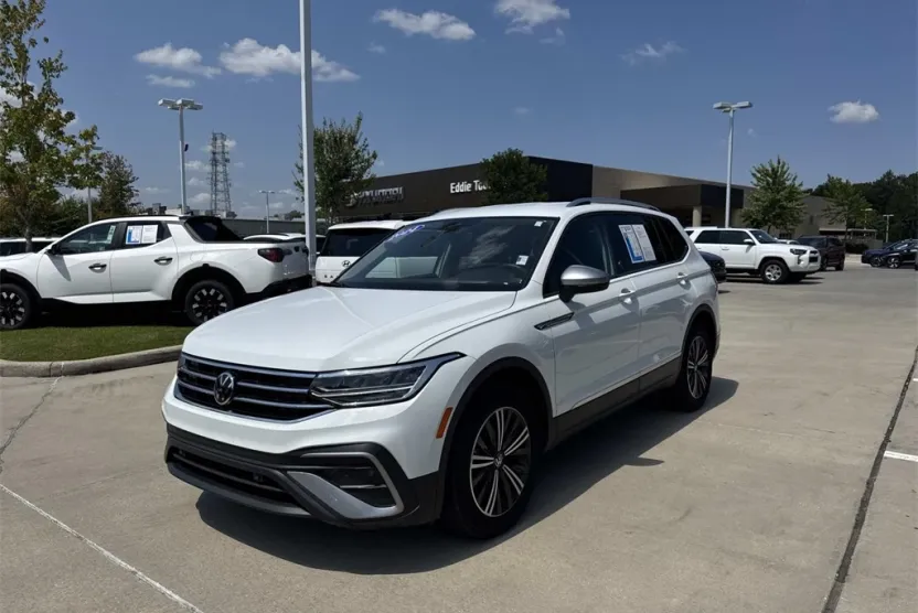 2024 Volkswagen Tiguan Wolfsburg Edition photo 1