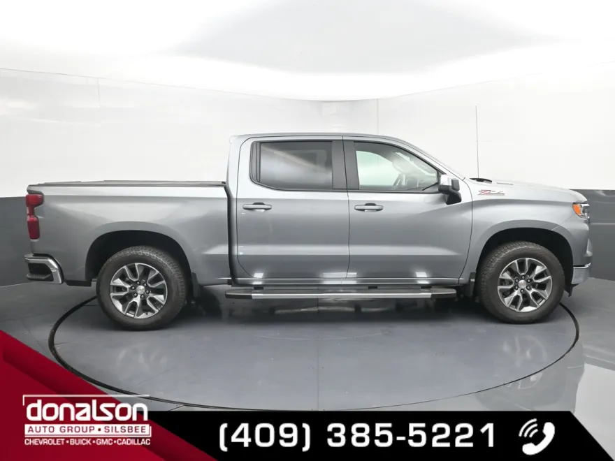 2025 Chevrolet Silverado LT photo 1