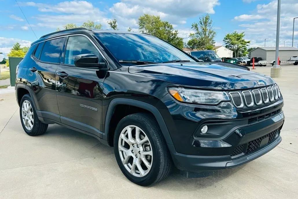 2022 Jeep Compass Latitude Lux photo 1