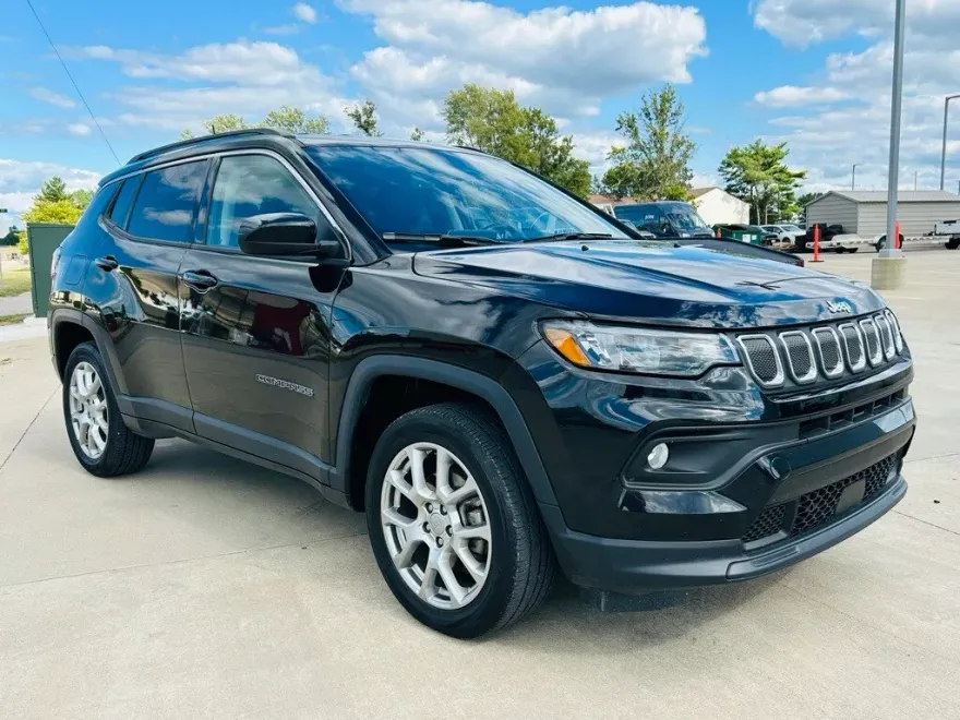 2022 Jeep Compass Latitude Lux photo 1