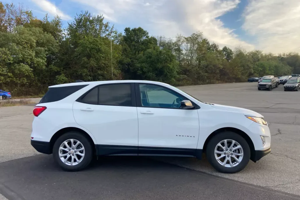 2021 Chevrolet Equinox LS photo 1