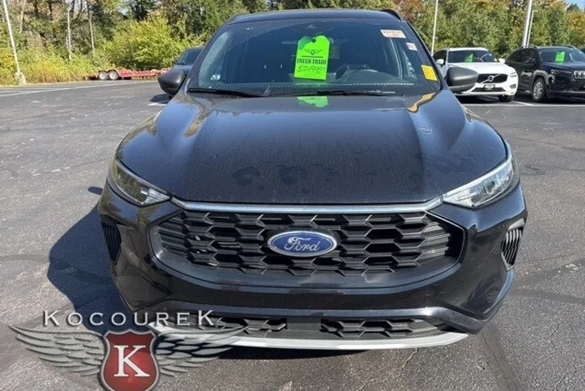 2023 Ford Escape ST-Line photo 1