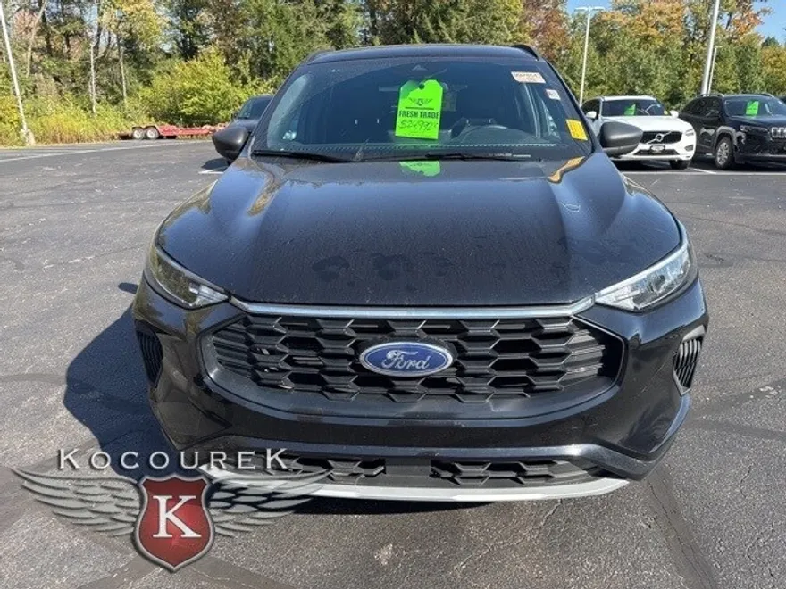 2023 Ford Escape ST-Line photo 1