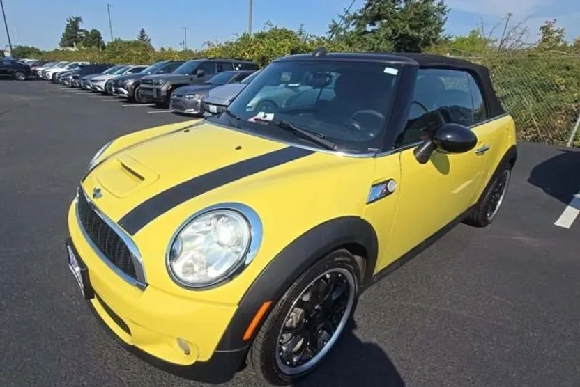 2009 Mini Cooper Convertible S photo 1