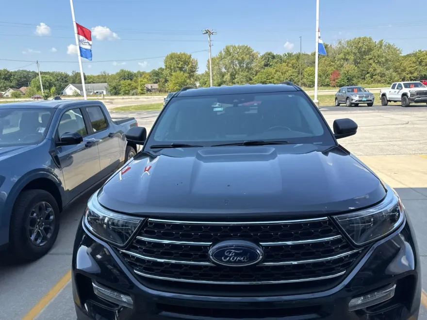 2021 Ford Explorer XLT photo 1