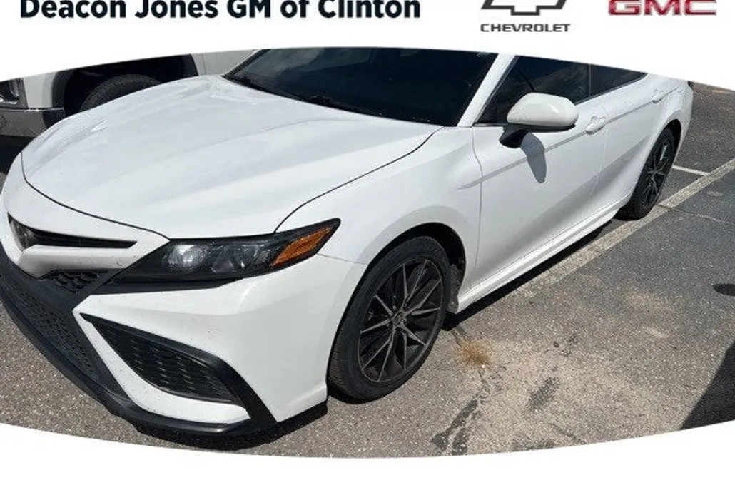 2021 Toyota Camry SE photo 1