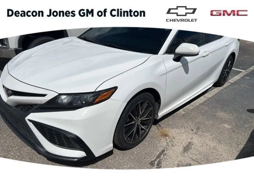 2021 Toyota Camry SE photo 1