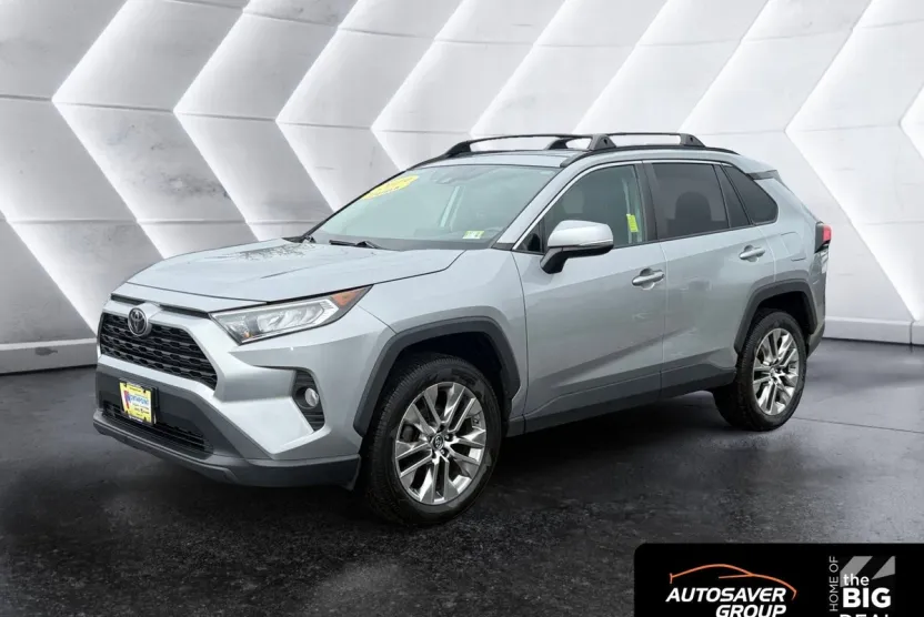 2019 Toyota RAV4 XLE Premium photo 1