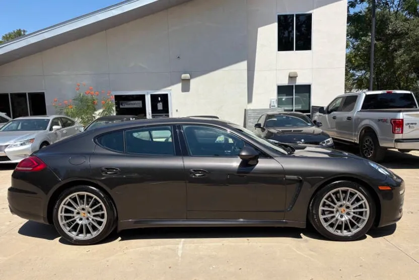 2016 Porsche Panamera 4 photo 1