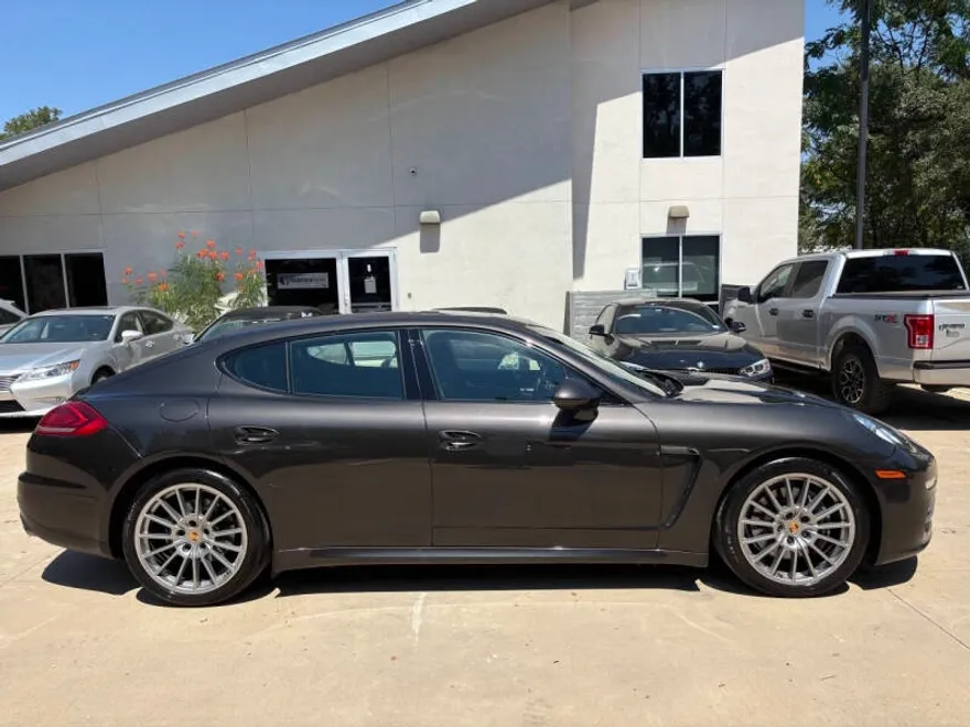 2016 Porsche Panamera 4 photo 1