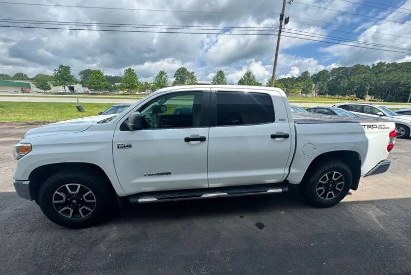 2014 Toyota Tundra SR5 photo 1