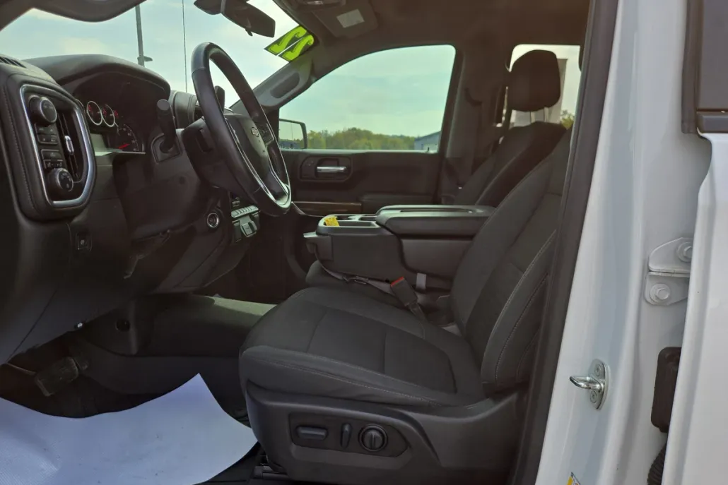 2022 Chevrolet Silverado 1500 LT photo 1