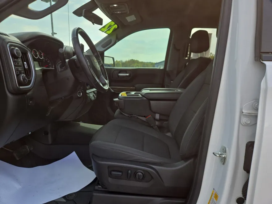 2022 Chevrolet Silverado 1500 LT photo 1